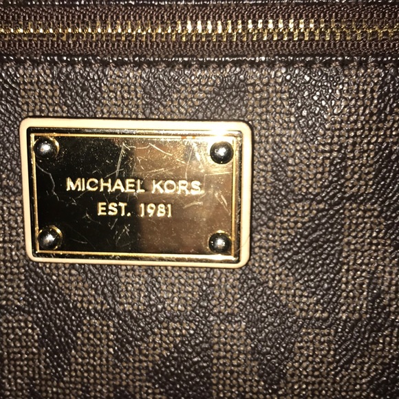 SOLD Michael Kors wrist wallet with strap - Picture 2 of 10